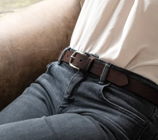 Détail qui change tout : la ceinture Harper en marron croco 🐊🤎 Une touche élégante et caractère assuré, pile ce qu’il faut pour sublimer vos looks.
Existe aussi en kaki et noir.

Et on n’oublie pas : les soldes continuent, jusqu’à -30% sur le site ! 
🔗https://www.madeinced.fr

À bientôt,
L'équipe Made in Ced ♡ 

#madeinced #style #croco #lookdujour #outfits #soldes